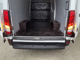 Iveco Daily 35S14V 2.3 automaat L2H2 / vaste prijs rijklaar € 27.950 ex btw / lease vanaf € 500 / cruise en climate control / mag 3500 kg trekken / standkachel / pdc achter !