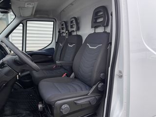 Iveco Daily 35S14V 2.3 automaat L2H2 / vaste prijs rijklaar € 27.950 ex btw / lease vanaf € 500 / cruise en climate control / mag 3500 kg trekken / standkachel / pdc achter !