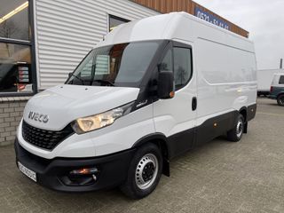 Iveco Daily 35S14V 2.3 automaat L2H2 / vaste prijs rijklaar € 27.950 ex btw / lease vanaf € 500 / cruise en climate control / mag 3500 kg trekken / standkachel / pdc achter !