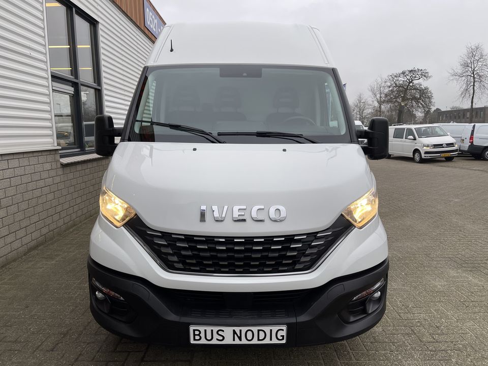 Iveco Daily 35S14V 2.3 automaat L2H2 / vaste prijs rijklaar € 27.950 ex btw / lease vanaf € 500 / cruise en climate control / mag 3500 kg trekken / standkachel / pdc achter !