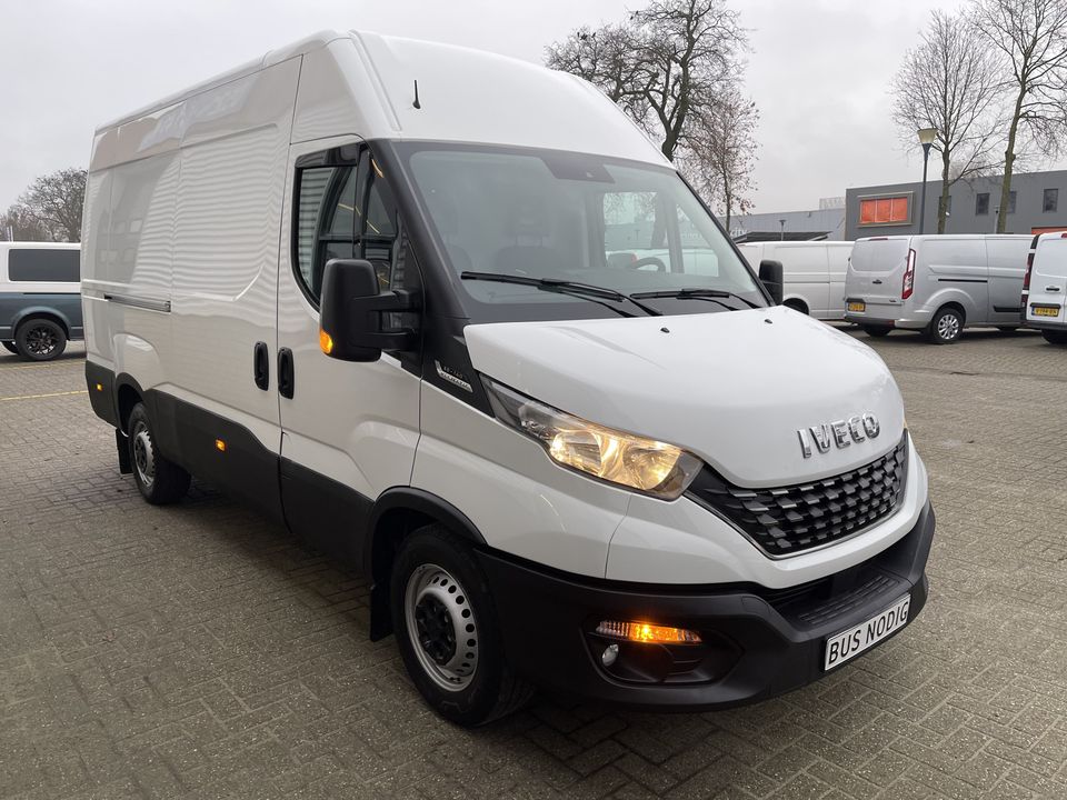 Iveco Daily 35S14V 2.3 automaat L2H2 / vaste prijs rijklaar € 27.950 ex btw / lease vanaf € 500 / cruise en climate control / mag 3500 kg trekken / standkachel / pdc achter !