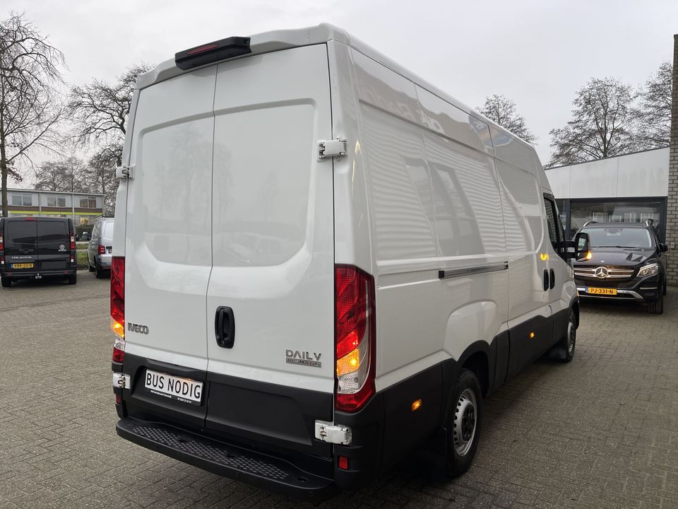 Iveco Daily 35S14V 2.3 automaat L2H2 / vaste prijs rijklaar € 27.950 ex btw / lease vanaf € 500 / cruise en climate control / mag 3500 kg trekken / standkachel / pdc achter !