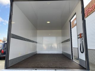 Iveco Daily 35S14 2.3 automaat / bakwagen met laadklep / vaste prijs rijklaar € 30.950 ex btw / lease vanaf € 554 / cruise en climate control / zijdeur / geveerde chauffeurs stoel !