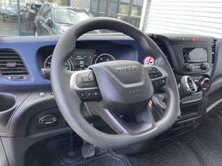 Iveco Daily 35S14 2.3 automaat / bakwagen met laadklep / vaste prijs rijklaar € 30.950 ex btw / lease vanaf € 554 / cruise en climate control / zijdeur / geveerde chauffeurs stoel !