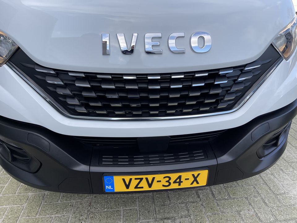 Iveco Daily 35S14 2.3 automaat / bakwagen met laadklep / vaste prijs rijklaar € 30.950 ex btw / lease vanaf € 554 / cruise en climate control / zijdeur / geveerde chauffeurs stoel !