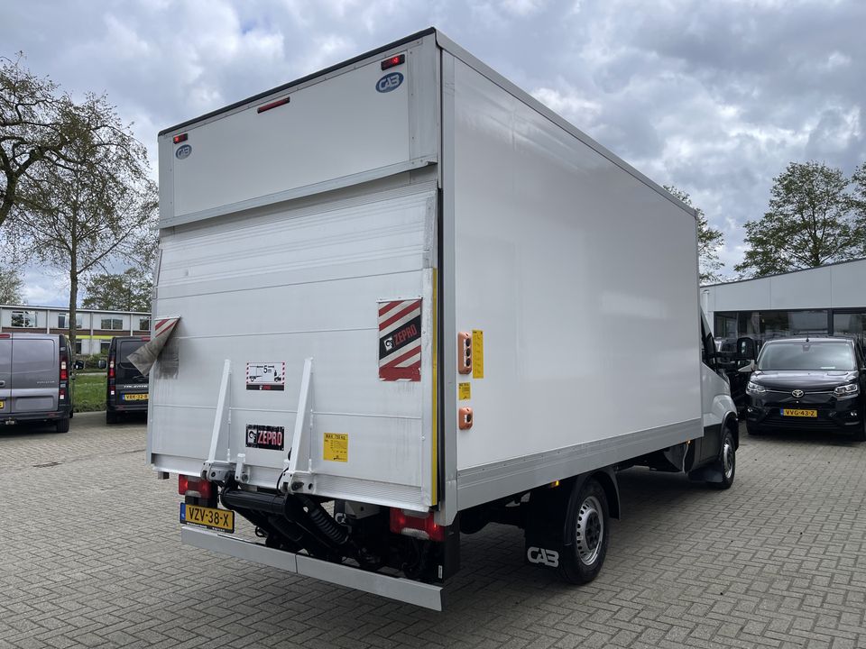 Iveco Daily 35S14 2.3 Himatic automaat 140pk / vaste prijs rijklaar € 30.950 ex btw / lease vanaf € 554 / cruise en climate control / 2 x comfort stoel / bakwagen met Zepro laadklep ! / 1110 kg netto laadvermogen / afmetingen lang 410 cm breed 210 cm hoog 200 cm