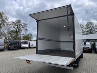 Iveco Daily 35S14 2.3 Himatic automaat 140pk / vaste prijs rijklaar € 30.950 ex btw / lease vanaf € 554 / cruise en climate control / 2 x comfort stoel / bakwagen met Zepro laadklep ! / 1110 kg netto laadvermogen / afmetingen lang 410 cm breed 210 cm hoog 200 cm