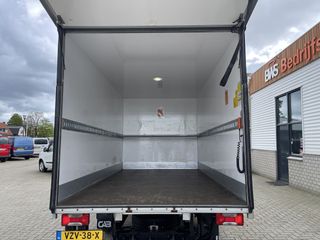 Iveco Daily 35S14 2.3 Himatic automaat 140pk / vaste prijs rijklaar € 30.950 ex btw / lease vanaf € 554 / cruise en climate control / 2 x comfort stoel / bakwagen met Zepro laadklep ! / 1110 kg netto laadvermogen / afmetingen lang 410 cm breed 210 cm hoog 200 cm