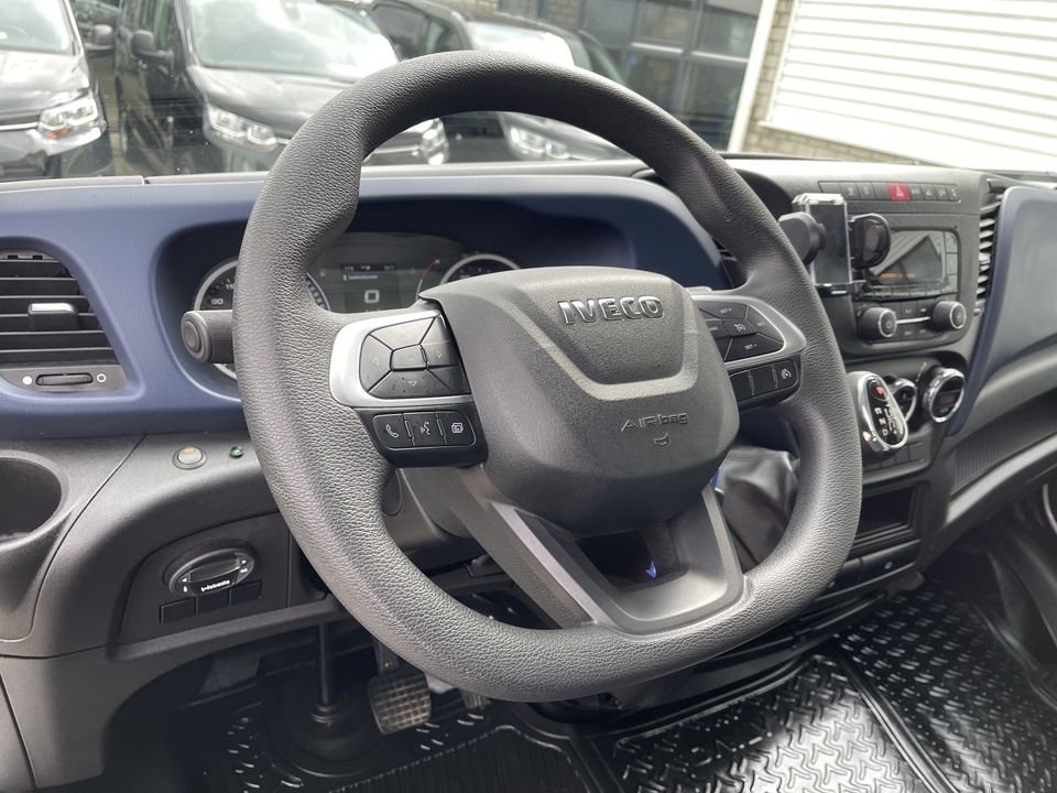 Iveco Daily 35S14 2.3 Himatic automaat 140pk / vaste prijs rijklaar € 30.950 ex btw / lease vanaf € 554 / cruise en climate control / 2 x comfort stoel / bakwagen met Zepro laadklep ! / 1110 kg netto laadvermogen / afmetingen lang 410 cm breed 210 cm hoog 200 cm