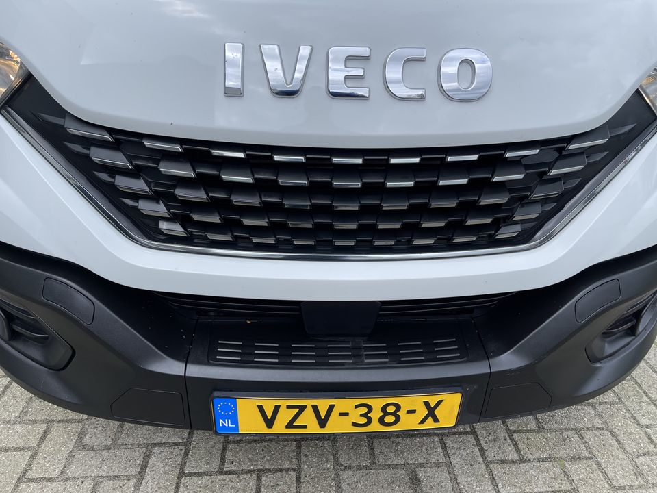 Iveco Daily 35S14 2.3 Himatic automaat 140pk / vaste prijs rijklaar € 30.950 ex btw / lease vanaf € 554 / cruise en climate control / 2 x comfort stoel / bakwagen met Zepro laadklep ! / 1110 kg netto laadvermogen / afmetingen lang 410 cm breed 210 cm hoog 200 cm