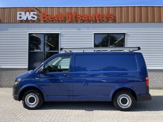 Volkswagen Transporter 2.0 TDI 102pk L1H1 Comfortline / vaste prijs rijklaar € 17.950 ex btw / lease vanaf € 329 / airco / cruise / navigatie / imperial / achterklep / parkpilot / 2 stoelen met armsteun !