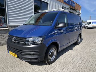 Volkswagen Transporter 2.0 TDI 102pk L1H1 Comfortline / vaste prijs rijklaar € 17.950 ex btw / lease vanaf € 329 / airco / cruise / navigatie / imperial / achterklep / parkpilot / 2 stoelen met armsteun !