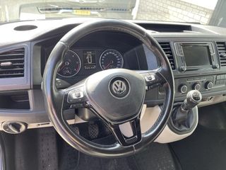 Volkswagen Transporter 2.0 TDI 102pk L1H1 Comfortline / vaste prijs rijklaar € 17.950 ex btw / lease vanaf € 329 / airco / cruise / navigatie / imperial / achterklep / parkpilot / 2 stoelen met armsteun !