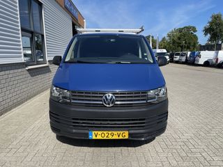 Volkswagen Transporter 2.0 TDI 102pk L1H1 Comfortline / vaste prijs rijklaar € 17.950 ex btw / lease vanaf € 329 / airco / cruise / navigatie / imperial / achterklep / parkpilot / 2 stoelen met armsteun !