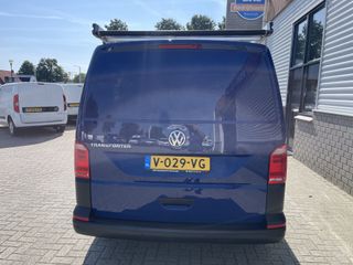 Volkswagen Transporter 2.0 TDI 102pk L1H1 Comfortline / vaste prijs rijklaar € 17.950 ex btw / lease vanaf € 329 / airco / cruise / navigatie / imperial / achterklep / parkpilot / 2 stoelen met armsteun !