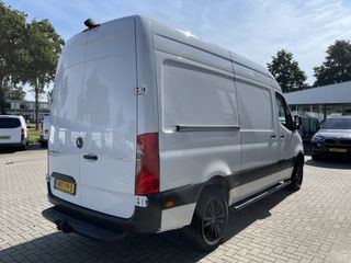 Mercedes-Benz Sprinter 317 1.9 CDI 170pk L2H2 / rijklaar € 40.950 ex btw / lease vanaf € 856 / climate control / trekhaak kan omgekeurd worden naar 3500 kg / achteruit rijcamera / 18 inch velgen / zwarte sidebars !