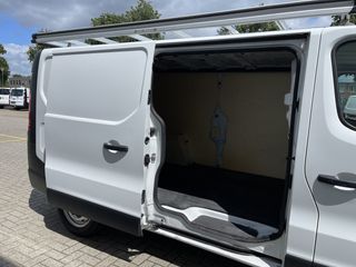 Renault Trafic 1.6 dCi 95pk T29 L2H1 Comfort / rijklaar € 17.950 ex btw / lease vanaf € 401 / airco / aluminium imperial /  bijrijdersbank / radio MP3 bluetooth