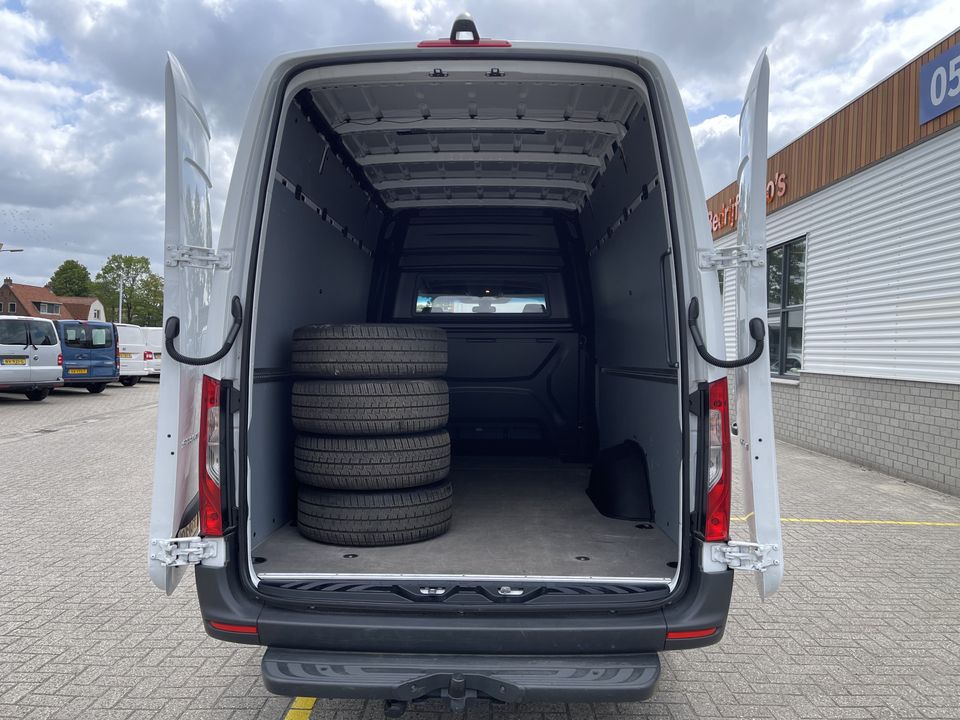 Mercedes-Benz Sprinter 317 1.9 CDI 170pk L3H2 RWD / luxe DC 5 persoons / rijklaar € 48.950 ex btw / trekhaak / climate control / achteruit rijcamera / 18 inch velgen met 4 seizoenen banden !