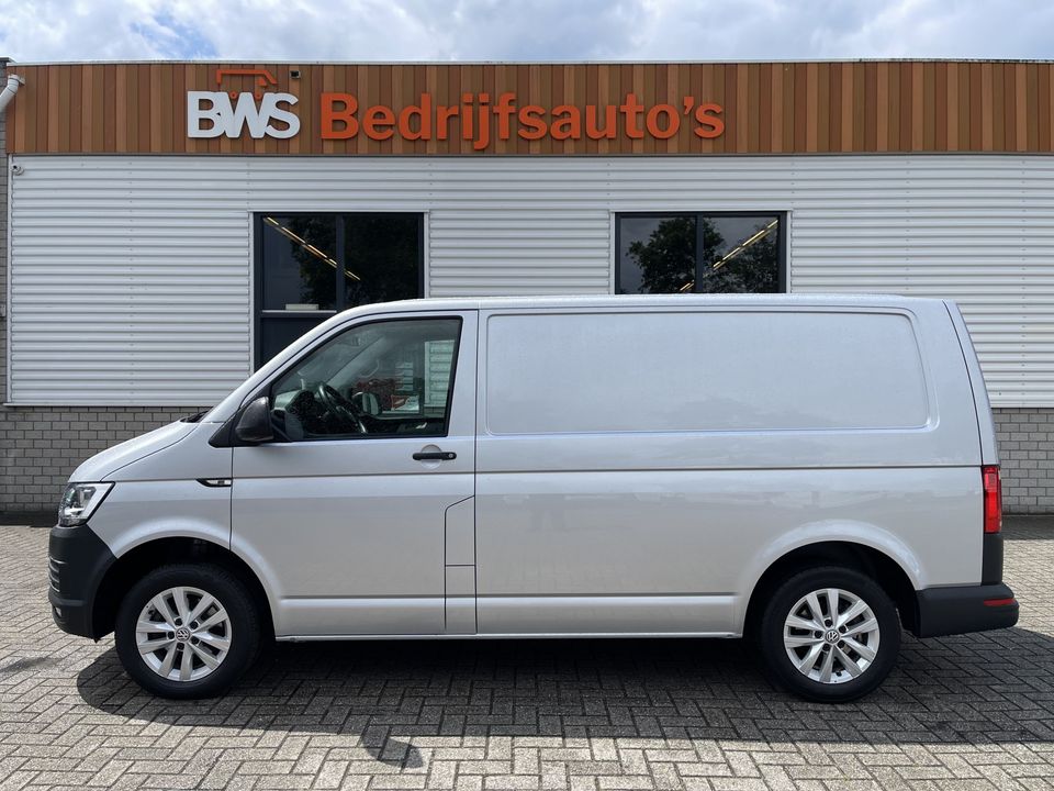 Volkswagen Transporter 2.0 TDI 150pk L1H1 DSG automaat Comfortline / rijklaar € 21.950 ex btw / lease vanaf € 486 / airco / cruise / navi / pdc achter / achterklep / lichtmetalen velgen !