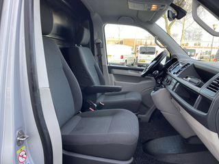 Volkswagen Transporter 2.0 TDI 150pk L1H1 DSG automaat Comfortline / rijklaar € 21.950 ex btw / lease vanaf € 486 / airco / cruise / navi / pdc achter / achterklep / lichtmetalen velgen !