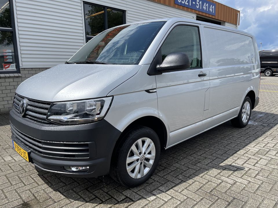 Volkswagen Transporter 2.0 TDI 150pk L1H1 DSG automaat Comfortline / rijklaar € 21.950 ex btw / lease vanaf € 486 / airco / cruise / navi / pdc achter / achterklep / lichtmetalen velgen !