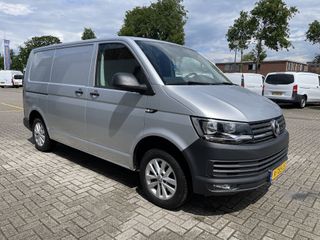 Volkswagen Transporter 2.0 TDI 150pk L1H1 DSG automaat Comfortline / rijklaar € 21.950 ex btw / lease vanaf € 486 / airco / cruise / navi / pdc achter / achterklep / lichtmetalen velgen !