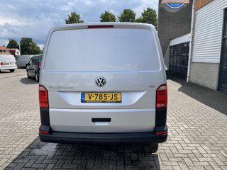 Volkswagen Transporter 2.0 TDI 150pk L1H1 DSG automaat Comfortline / rijklaar € 22.950 ex btw / lease vanaf € 486 / airco / cruise / navi / pdc achter / achterklep / lichtmetalen velgen !