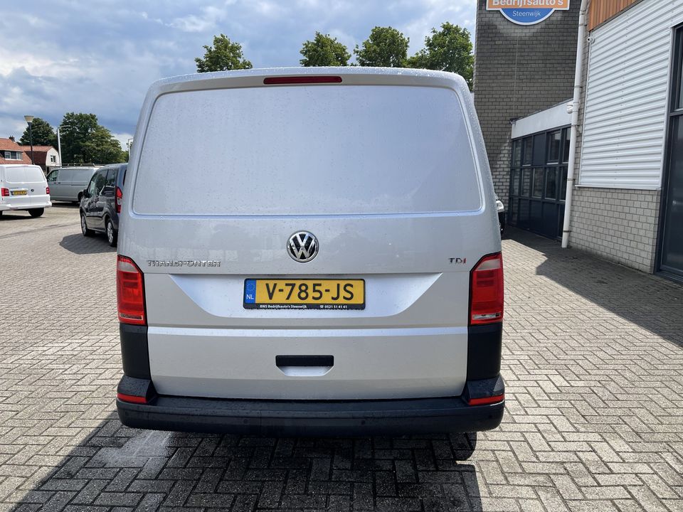 Volkswagen Transporter 2.0 TDI 150pk L1H1 DSG automaat Comfortline / rijklaar € 21.950 ex btw / lease vanaf € 486 / airco / cruise / navi / pdc achter / achterklep / lichtmetalen velgen !