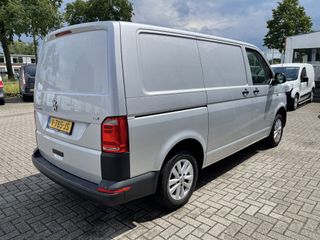 Volkswagen Transporter 2.0 TDI 150pk L1H1 DSG automaat Comfortline / rijklaar € 21.950 ex btw / lease vanaf € 486 / airco / cruise / navi / pdc achter / achterklep / lichtmetalen velgen !