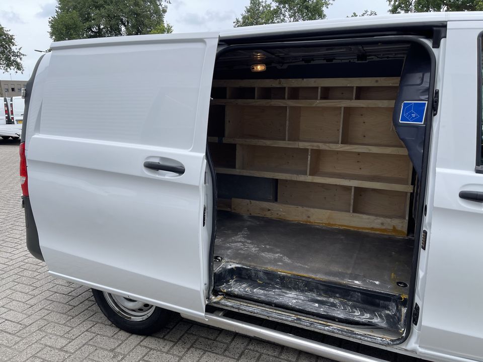 Mercedes-Benz Vito 111 CDI Lang L2H1 / rijklaar € 18.950 ex btw / lease vanaf € 375 / airco / cruise / trekhaak 2000 kg / bijrijdersbank !