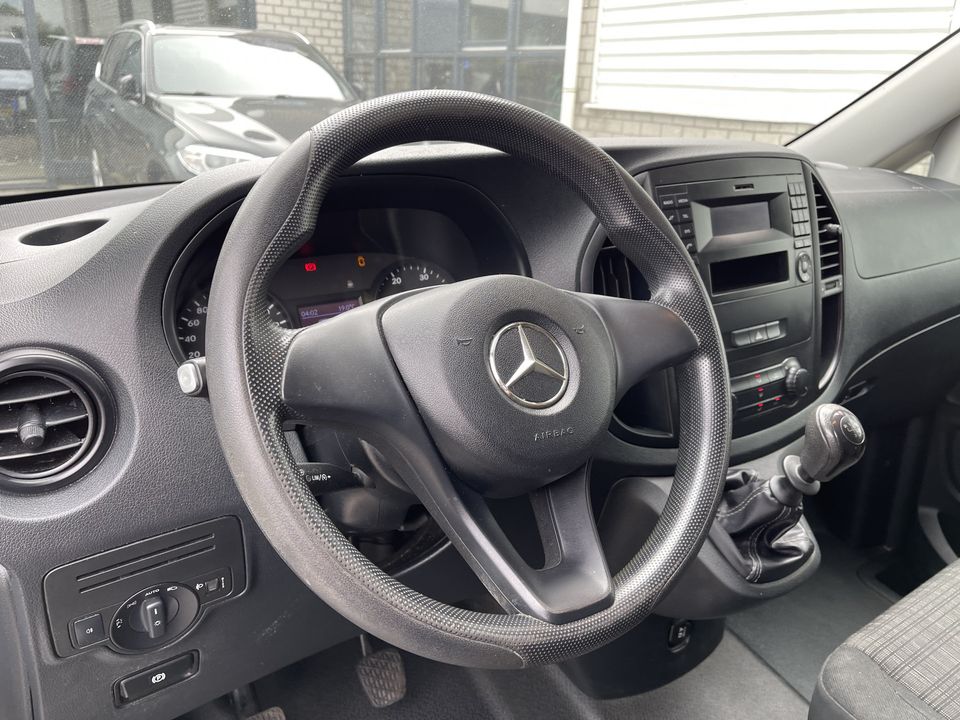 Mercedes-Benz Vito 111 CDI Lang L2H1 / rijklaar € 18.950 ex btw / lease vanaf € 375 / airco / cruise / trekhaak 2000 kg / bijrijdersbank !