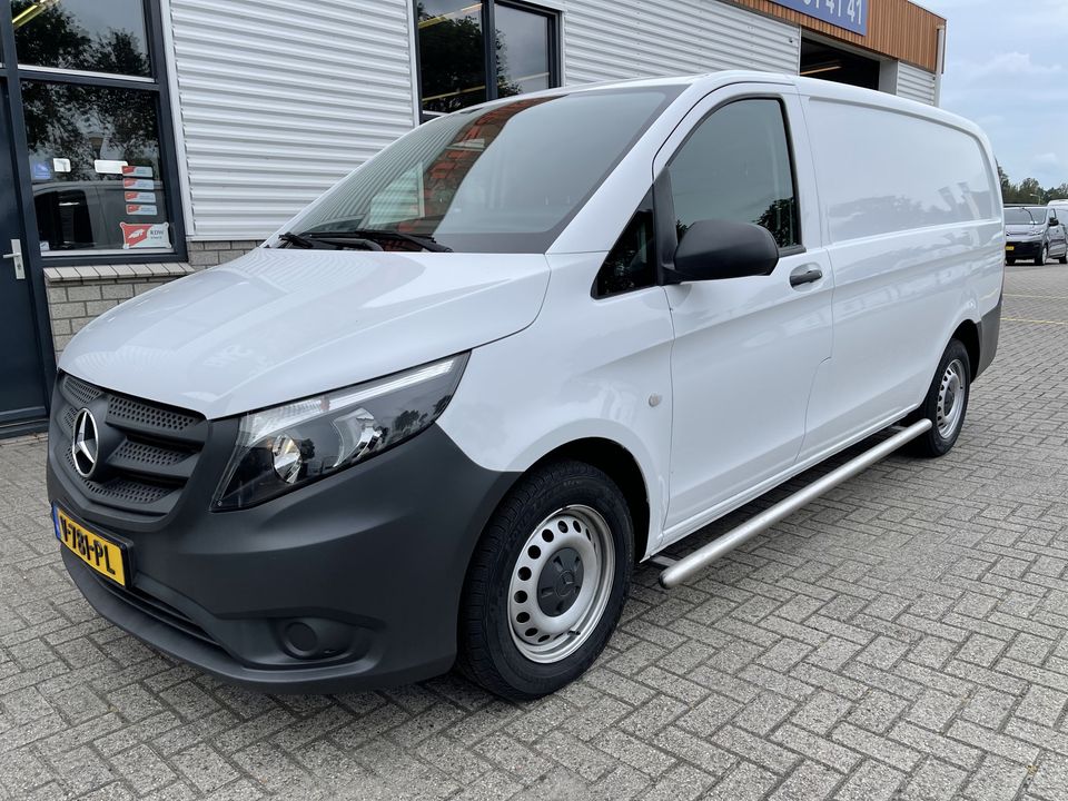 Mercedes-Benz Vito 111 CDI Lang L2H1 / rijklaar € 18.950 ex btw / lease vanaf € 375 / airco / cruise / trekhaak 2000 kg / bijrijdersbank !