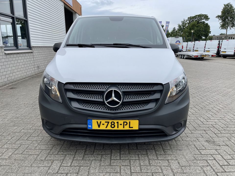 Mercedes-Benz Vito 111 CDI Lang L2H1 / rijklaar € 18.950 ex btw / lease vanaf € 375 / airco / cruise / trekhaak 2000 kg / bijrijdersbank !