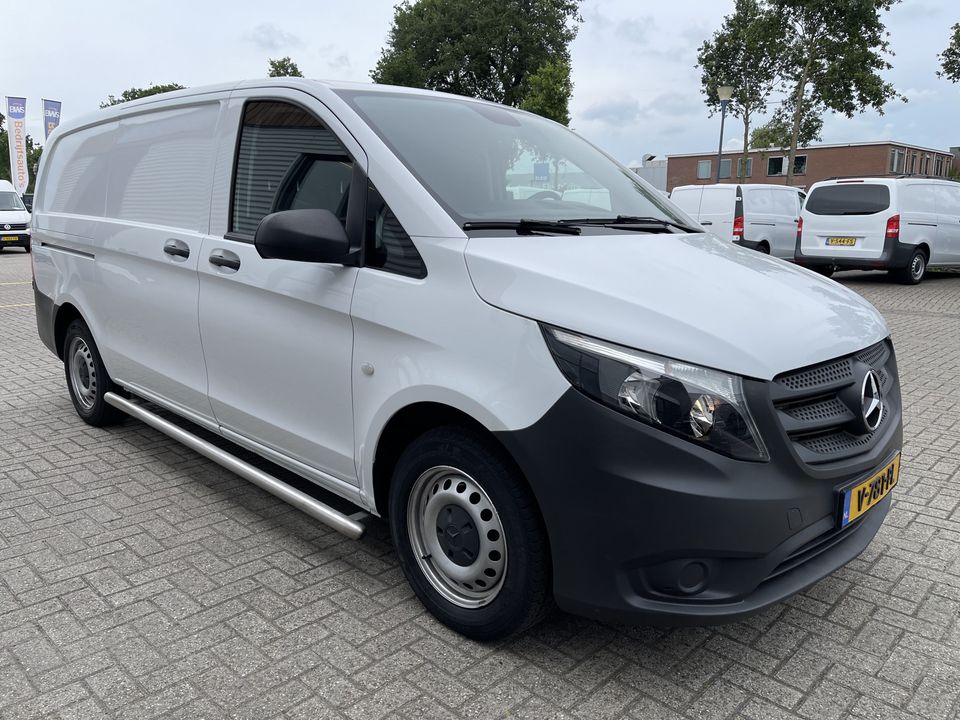 Mercedes-Benz Vito 111 CDI Lang L2H1 / rijklaar € 18.950 ex btw / lease vanaf € 375 / airco / cruise / trekhaak 2000 kg / bijrijdersbank !