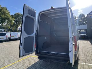 Mercedes-Benz Sprinter 317 1.9 CDI 170pk L2H2 DC 7 persoons / rijklaar € 44.950 ex btw / lease vanaf € 936 / climate control / trekhaak 2000 kg / achteruit rijcamera !