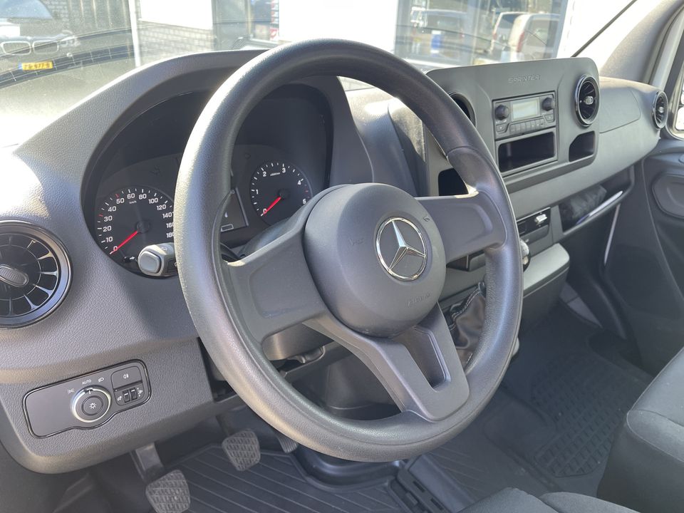 Mercedes-Benz Sprinter 317 1.9 CDI 170pk L2H2 DC 7 persoons / rijklaar € 44.950 ex btw / lease vanaf € 936 / climate control / trekhaak 2000 kg / achteruit rijcamera !