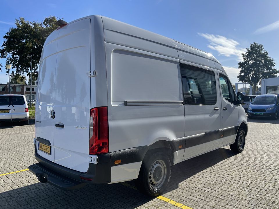 Mercedes-Benz Sprinter 317 1.9 CDI 170pk L2H2 DC 7 persoons / rijklaar € 44.950 ex btw / lease vanaf € 936 / climate control / trekhaak 2000 kg / achteruit rijcamera !