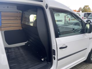 Volkswagen Caddy 2.0 TDI L2H1 BMT Maxi Easyline / rijklaar € 11.950 ex btw / lease vanaf € 253 / parkeersensoren achter / ramen rondom !