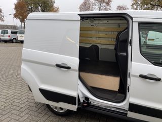 Ford Transit Connect 1.5 TDCI Limited / rijklaar € 13.950 ex btw / lease vanaf € 316 / airco / cruise / navi / Apple Carplay / achteruit rijcamera / 3 zits !