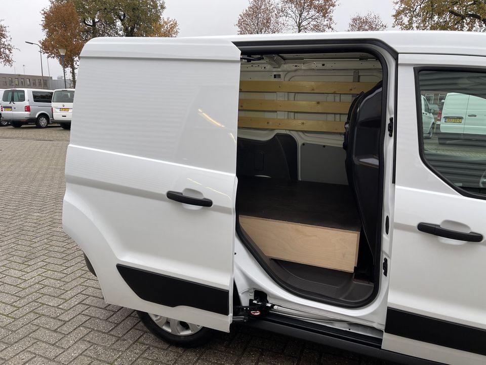 Ford Transit Connect 1.5 TDCI Limited / rijklaar € 13.950 ex btw / lease vanaf € 316 / airco / cruise / navi / Apple Carplay / achteruit rijcamera / 3 zits !