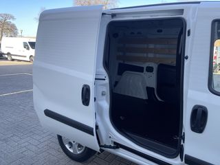 Opel Combo 1.3 CDTi 95pk L1H1 Sport / rijklaar € 10.950 ex btw / lease vanaf € 232 / airco / cruise / stoelverwarming / lichtmetalen velgen / pdc achter !