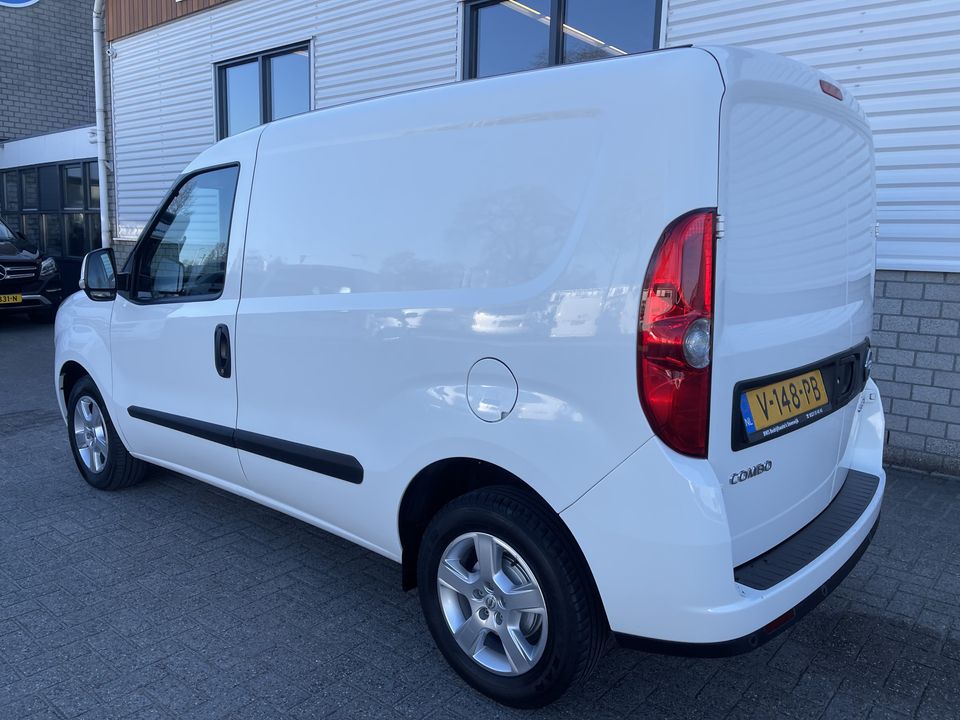 Opel Combo 1.3 CDTi 95pk L1H1 Sport / rijklaar € 9.950 ex btw / lease vanaf € 232 / airco / cruise / stoelverwarming / lichtmetalen velgen / pdc achter !