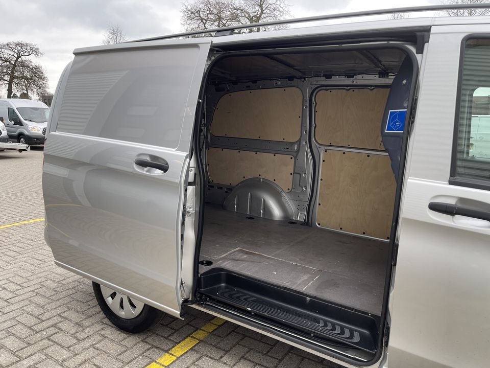 Mercedes-Benz Vito 111 CDI Functional Lang L2H1 / rijklaar € 20.950 ex btw / lease vanaf € 437 / airco / cruise / navi / achteruit rijcamera / dubbele schuifdeur !