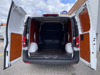 Mercedes-Benz Vito 111 CDI Functional Lang L2H1 / rijklaar € 19.950 ex btw / lease vanaf € 431 / airco / navigatie / achteruit rijcamera / parkeersensoren voor en achter !