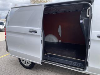 Mercedes-Benz Vito 111 CDI Functional Lang L2H1 / rijklaar € 19.950 ex btw / lease vanaf € 431 / airco / navigatie / achteruit rijcamera / parkeersensoren voor en achter !