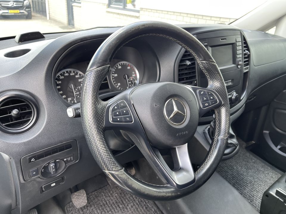 Mercedes-Benz Vito 111 CDI Functional Lang L2H1 / rijklaar € 19.950 ex btw / lease vanaf € 431 / airco / navigatie / achteruit rijcamera / parkeersensoren voor en achter !