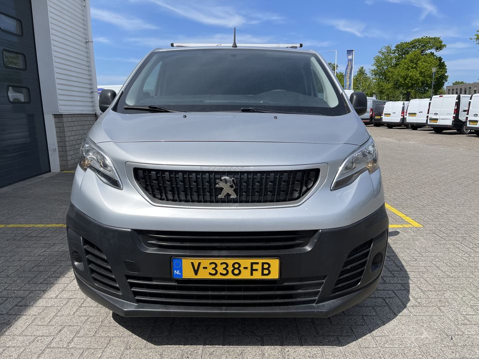 Peugeot Expert 226C 1.6 BlueHDI 95 Premium L1H1 / rijklaar € 13.950 ex btw / lease vanaf € 295 / airco / cruise / 3 zits / dakdragers / trekhaak / zilver metallic !