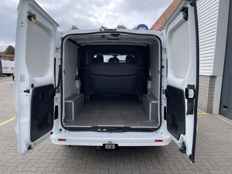 Opel Vivaro 1.6 CDTI 125pk L2H1 DC 5 persoons Sport EcoFlex / rijklaar € 18.950 ex btw / lease vanaf € 401 / stoelverwarming / airco / cruise / trekhaak / navi / pdc !