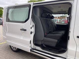 Opel Vivaro 1.6 CDTI 125pk L2H1 DC 5 persoons Sport EcoFlex / rijklaar € 18.950 ex btw / lease vanaf € 401 / stoelverwarming / airco / cruise / trekhaak / navi / pdc !