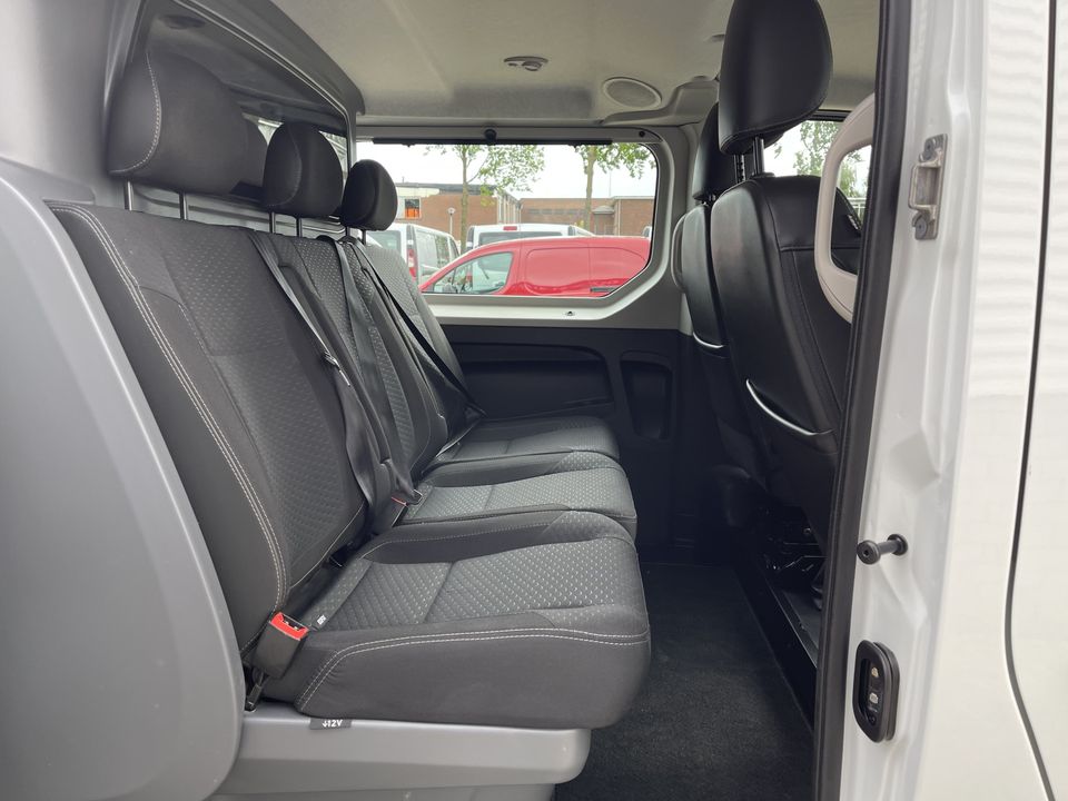 Opel Vivaro 1.6 CDTI 125pk L2H1 DC 5 persoons Sport EcoFlex / rijklaar € 18.950 ex btw / lease vanaf € 401 / stoelverwarming / airco / cruise / trekhaak / navi / pdc !